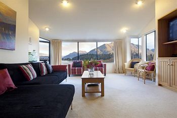 At Spinnaker Bay Aparthotel 4*